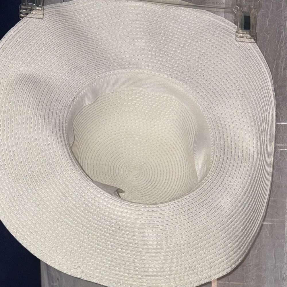 Sun Hat white/off white color
